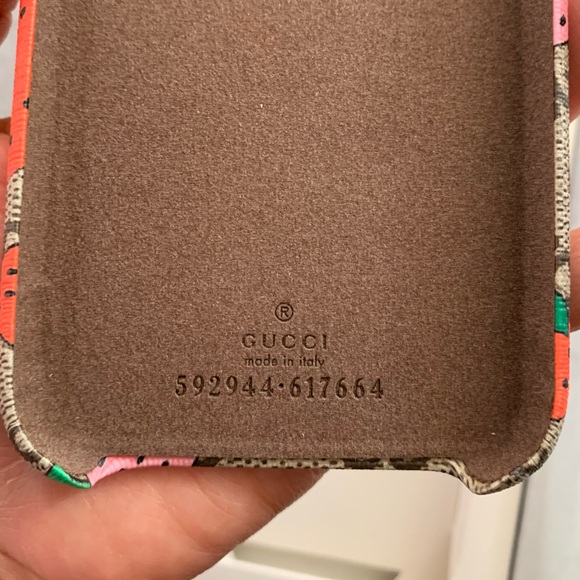 NIB NEW Authentic Gucci GG Limited Edition
Strawberry Supreme iPhone X / XS Case - Picture 7 of 9